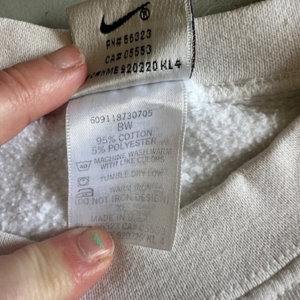 Rare Vintage 90s Nike Town Chicago Embroidered Sweatshirt  8553 - Picture 4 of 10